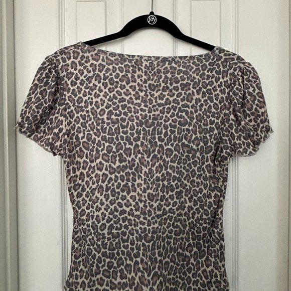 NWT, Urban Outfitters Vera Ruched V-Neck Short Sleeve Top, Tan Leopard, L - Picture 5 of 8